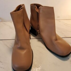 AJ Comfort Ankle Boot Tan,size 8W